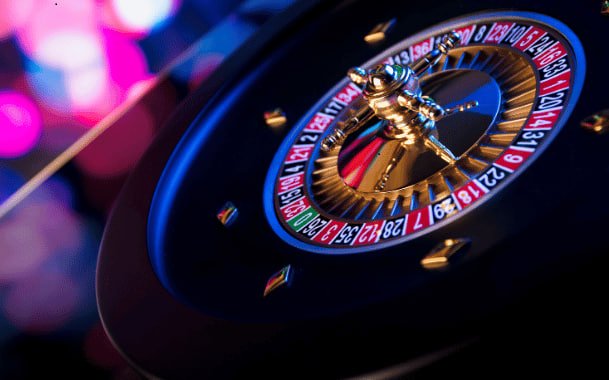 Pengguna dewasa menelusuri fitur teletogel